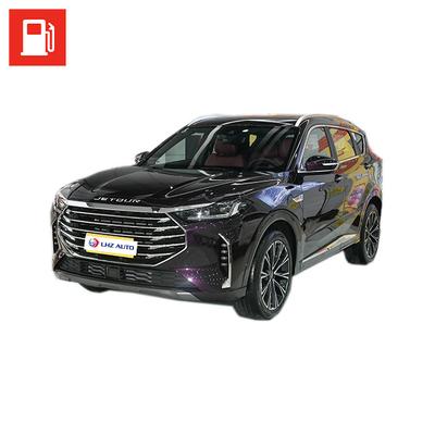 De SUV van Chery Jetour X70 in 2024 met elektrische verwarming en vouwspiegel.