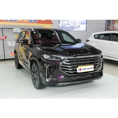 De SUV van Chery Jetour X70 in 2024 met elektrische verwarming en vouwspiegel.