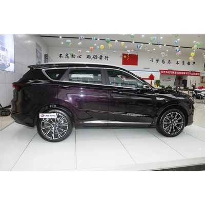 De SUV van Chery Jetour X70 in 2024 met elektrische verwarming en vouwspiegel.