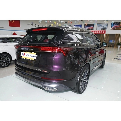 De SUV van Chery Jetour X70 in 2024 met elektrische verwarming en vouwspiegel.