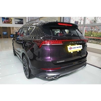 De SUV van Chery Jetour X70 in 2024 met elektrische verwarming en vouwspiegel.
