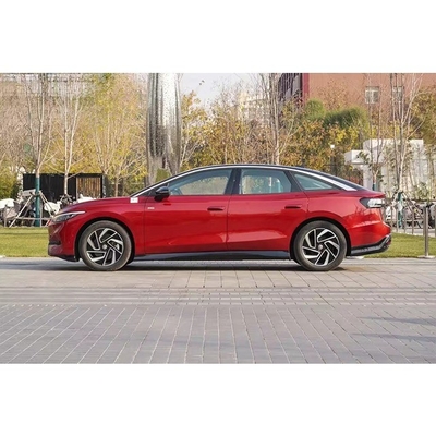 2024 Volkswagen ID7 Long Range Pure Electric Sedan met een batterijcapaciteit van 84,8 kWh Groen