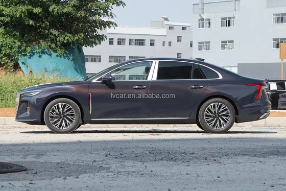Chinese middellange tot grote sedan HongQi H5 met een motorcapaciteit van 4,1-6 liter en hoge vraag