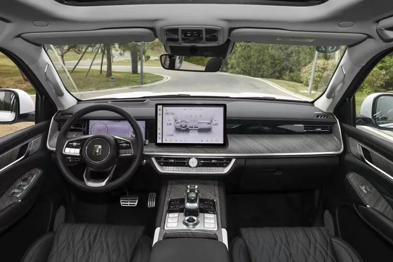 SUV Tank 500 Plug-in Hybrid Luxury Off-Road Vehicle met multifunctionele stuurwiel