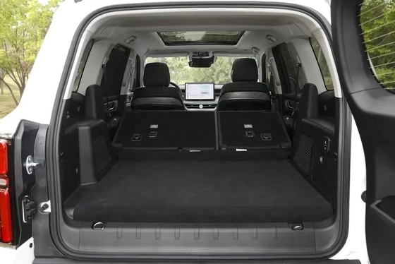 SUV Tank 500 Plug-in Hybrid Luxury Off-Road Vehicle met multifunctionele stuurwiel
