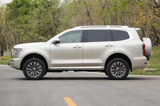 SUV Tank 500 Plug-in Hybrid Luxury Off-Road Vehicle met multifunctionele stuurwiel