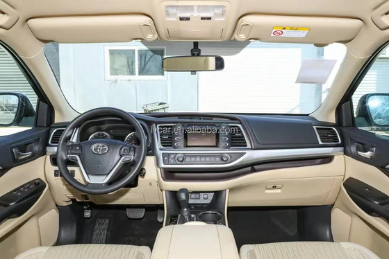 Ervaar de toekomst van het rijden met het touchscreen van de 2023 Toyota Highlander