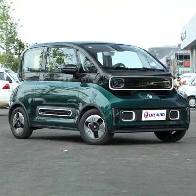 Volwassen mini-energievoertuig met een batterijcapaciteit van 31,9 kWh en een laadtijd van 0,5 uur in 2024