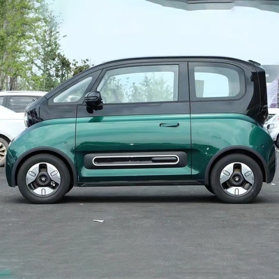 Volwassen mini-energievoertuig met een batterijcapaciteit van 31,9 kWh en een laadtijd van 0,5 uur in 2024