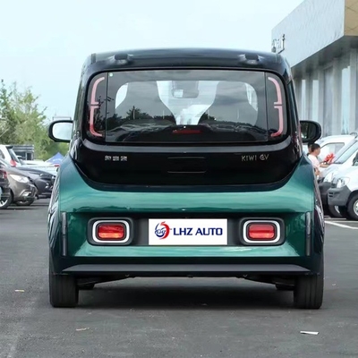 Volwassen mini-energievoertuig met een batterijcapaciteit van 31,9 kWh en een laadtijd van 0,5 uur in 2024
