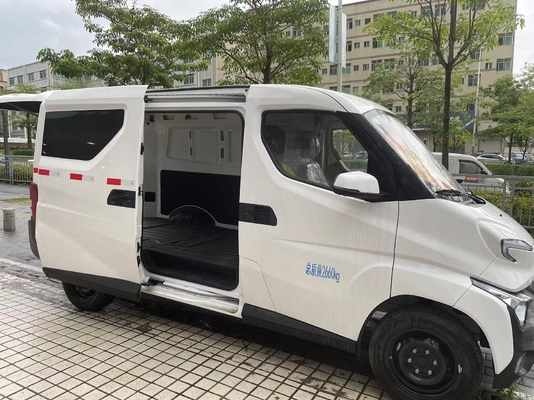 Feidi Q2V witte vrachtwagen met automatisch hefsysteem en 250 km bereik
