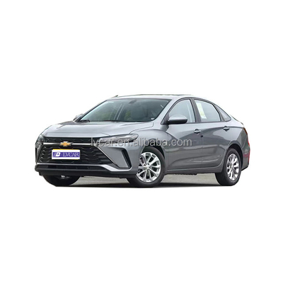 Elektrische voorruit en ESC 2022 Chevrolet Monza Hybrid met donker leer interieur