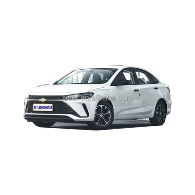 Elektrische voorruit en ESC 2022 Chevrolet Monza Hybrid met donker leer interieur