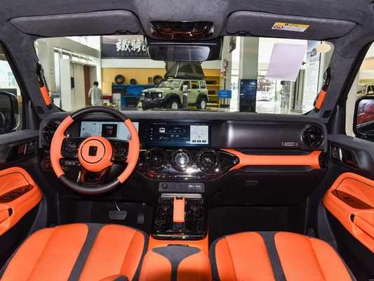 Tank 300's beste off-road voertuig met touchscreen en multifunctionele stuurwiel.
