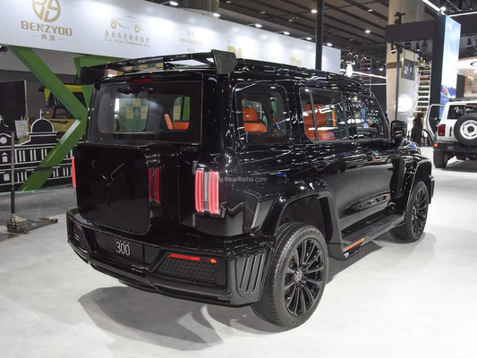 2023 Links stuur tank 300 SUV benzine voertuig aangepast door Great Wall voor het rijden