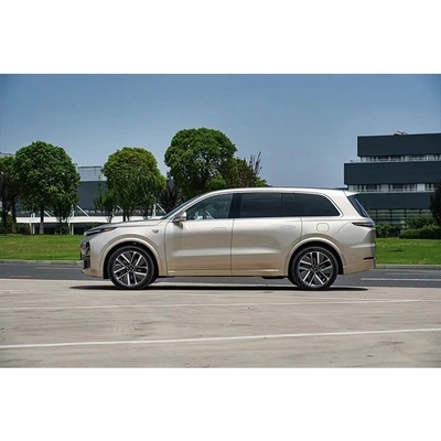 Li L9 De Chinese auto met lange uithoudingsvermogen en 6 zitplaatsen plug-in hybride nu in Rusland