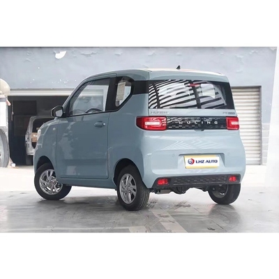Zwarte Wuling Hongguang Mini Twee deuren Vier zitplaatsen Micro Car 100% elektrisch en lange afstand