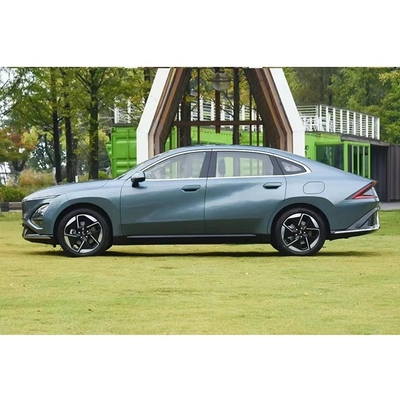 Langeafstand Lithiumbatterij Wuling Starlight Hybride Sedan A-Klasse 5 zitplaatsen Energievoertuig