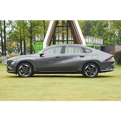 Ervaar luxe met Wulings 2024 Starlight Hybrid Sedan 5 deuren 5 zitplaatsen