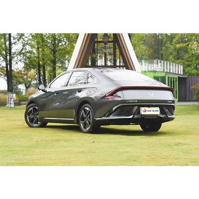 Ervaar luxe met Wulings 2024 Starlight Hybrid Sedan 5 deuren 5 zitplaatsen
