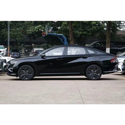De Wuling Starlight Een 5-deurs 5-zits A-klasse sedan PHEV met een maximale snelheid van 145