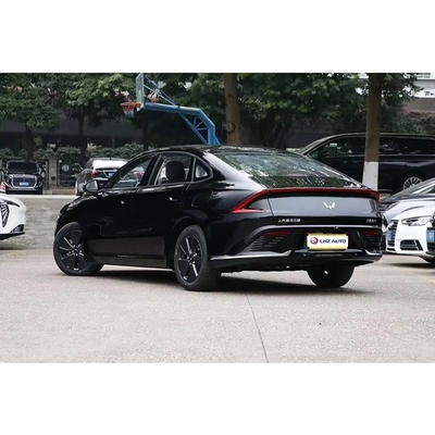 De Wuling Starlight Een 5-deurs 5-zits A-klasse sedan PHEV met een maximale snelheid van 145