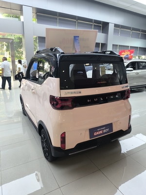 Links stuur Wuling Mini elektrische auto met maximale snelheid van 100 km/h en 4 zitplaatsen 120km