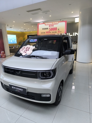 Links stuur Wuling Mini elektrische auto met maximale snelheid van 100 km/h en 4 zitplaatsen 120km