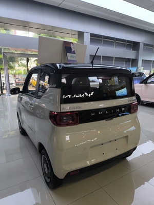 Links stuur Wuling Mini elektrische auto met maximale snelheid van 100 km/h en 4 zitplaatsen 120km