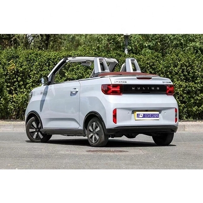 Links stuur Wuling Hongguang Mini Pure Electric Vehicle voor milieuvriendelijk woon-werkverkeer