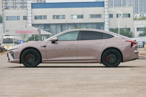 Nezha S'revolutionaire energie auto met 1 160 km rijbereik en ACC cruise control.