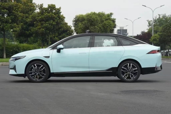 Ervaar de kracht van Xpeng P5 Een 3-cilinder elektrisch voertuig ontworpen
