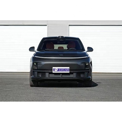 LiXiang L7 model met vierwielaandrijving multifunctioneel stuur en autotoonmaak-systeem