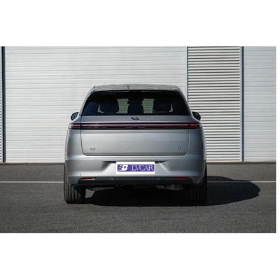 LiXiang L7 model met vierwielaandrijving multifunctioneel stuur en autotoonmaak-systeem
