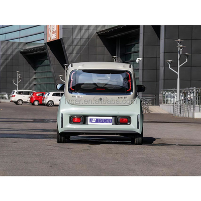 Baojun Kiwi EV Mini Elektrische Auto 4 zitplaatsen 3 deuren Karosserie Structuur 0,5 uur Laadtijd