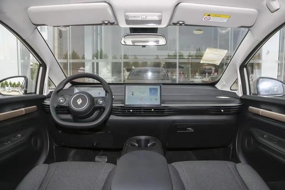 Links stuur Wuling Baojun Populaire en betaalbare 5-deurs 5-zits hatchback