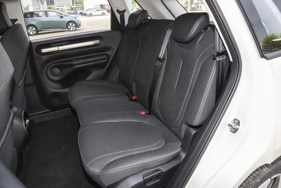 Links stuur Wuling Baojun Populaire en betaalbare 5-deurs 5-zits hatchback