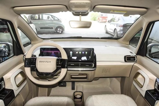 Touchscreen Wuling Baojun Vier deuren Vijf zitplaatsen Energievoertuig met 4 voorwaarts schakelen