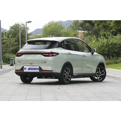 Maximale snelheid 120 km/u Links stuur Duurzaam en energiek Kleine SUV's met lange duurzaamheid