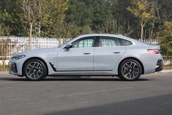 BMW i4 De ABS-uitgeruste Energy Luxury Performance Vehicle die een hit is bij de kopers.